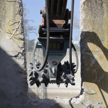 Rockwheel Drum Cutter cutting a concrete wall